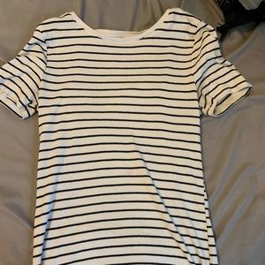 white and black striped stretchy shirt